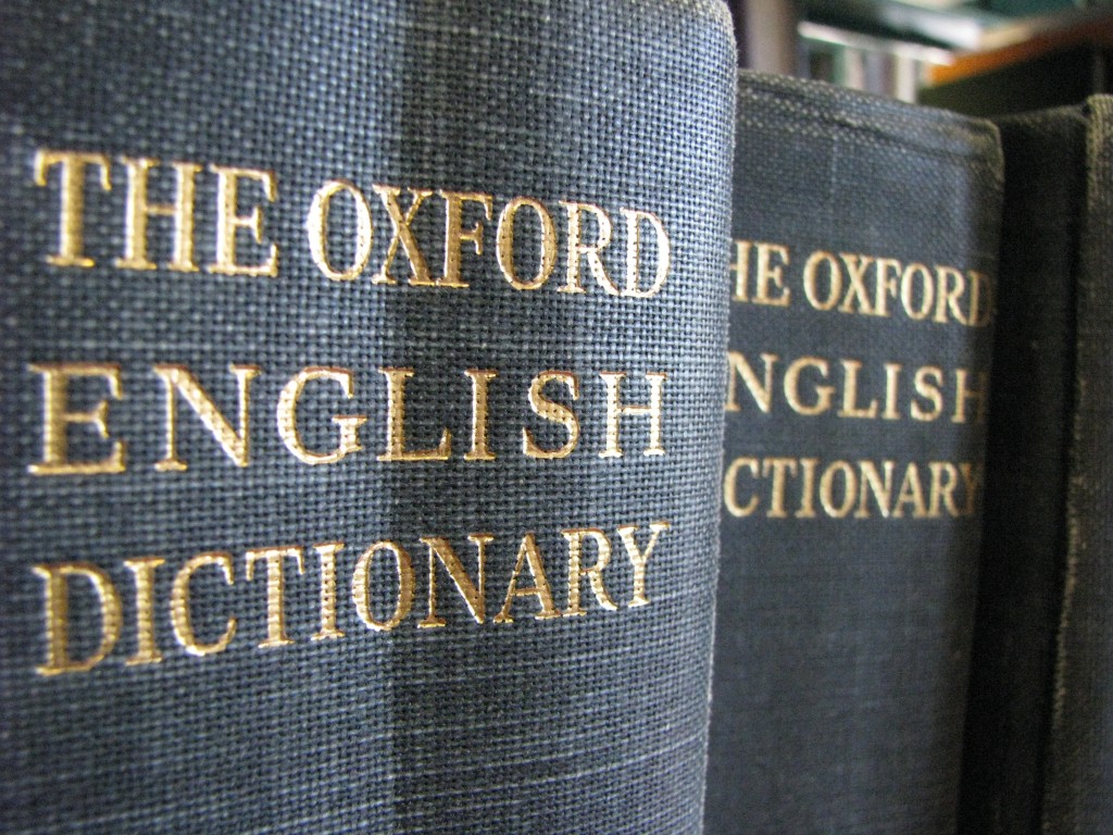 O Dicionário de Inglês Oxford é dos mais conceituados.