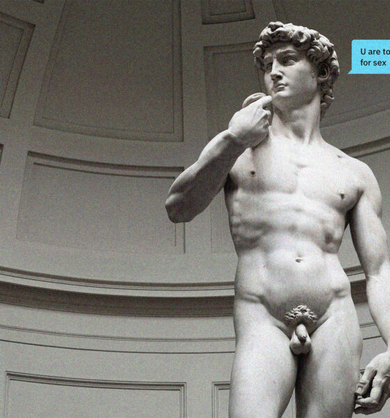 Escultura de mármore "David" de Michelangelo com uma mensagem sobreposta que diz "U are too handsome to just use u for sex".